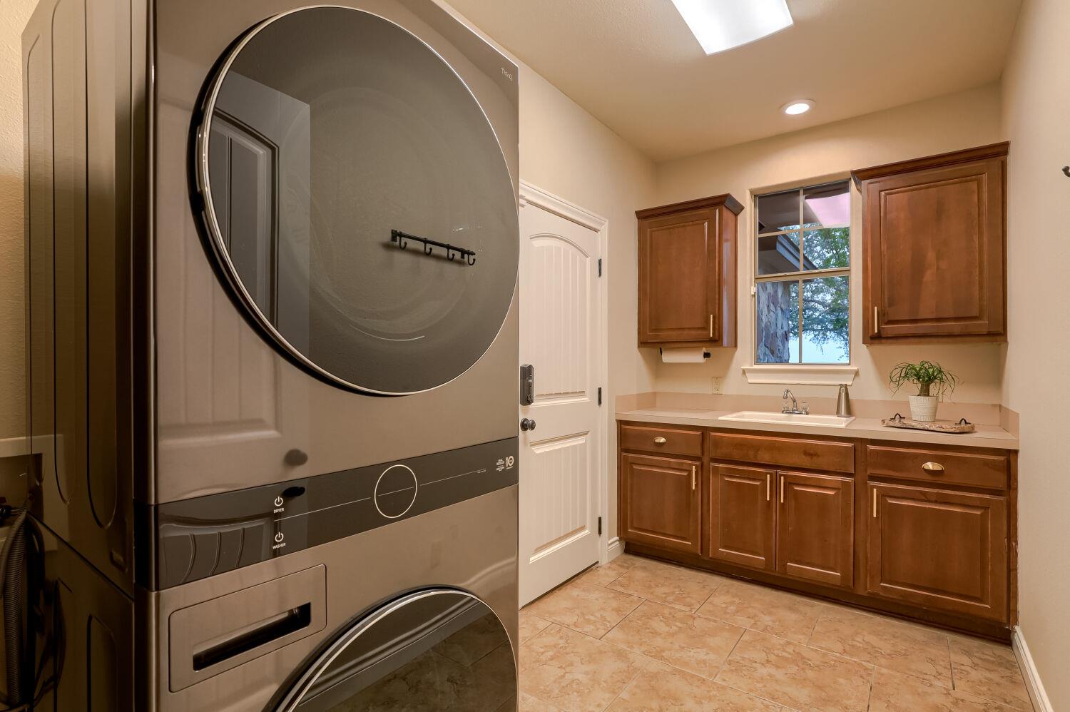 226 Hudson Ln, Dripping Springs, TX 78620