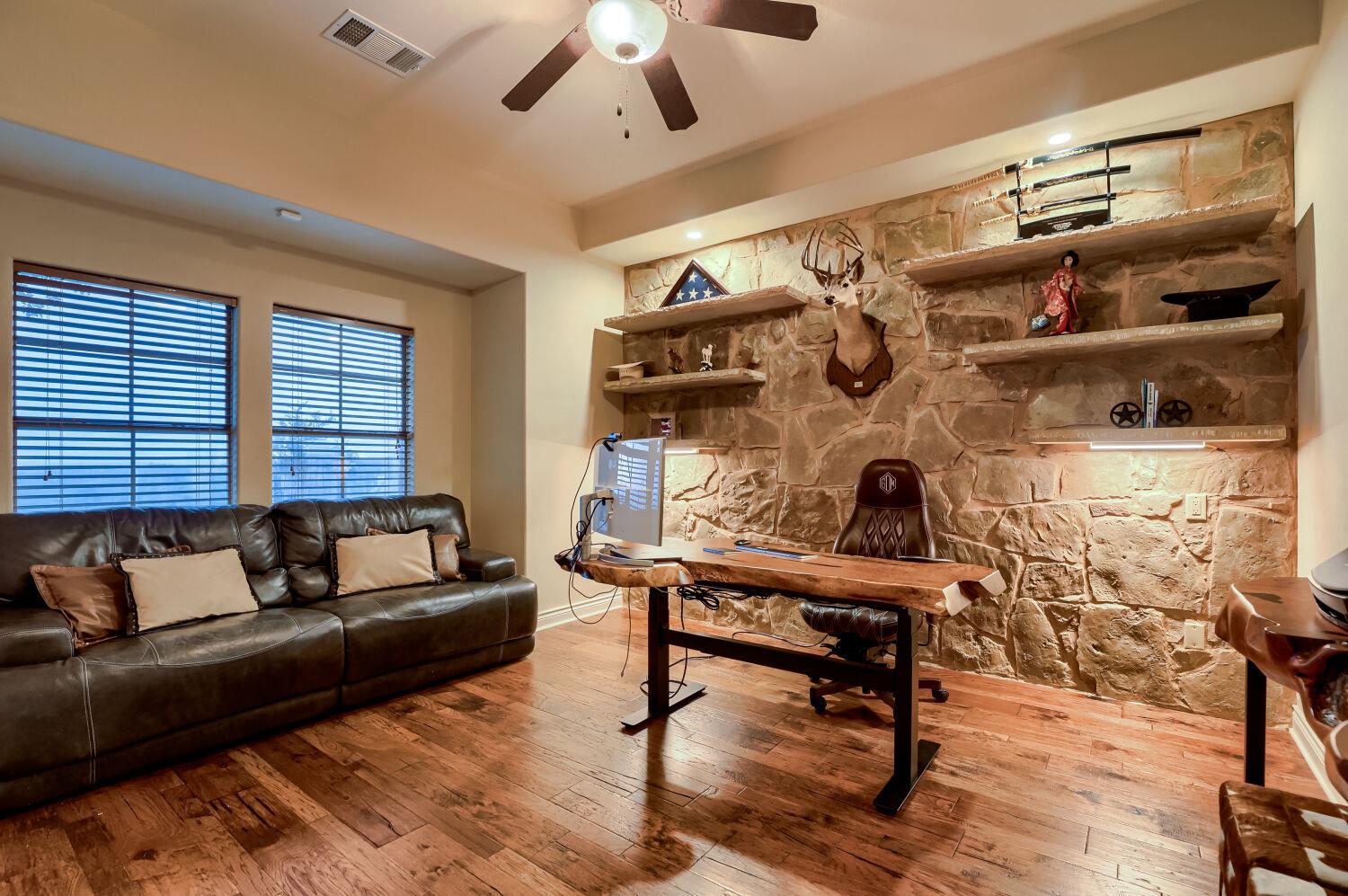 226 Hudson Ln, Dripping Springs, TX 78620