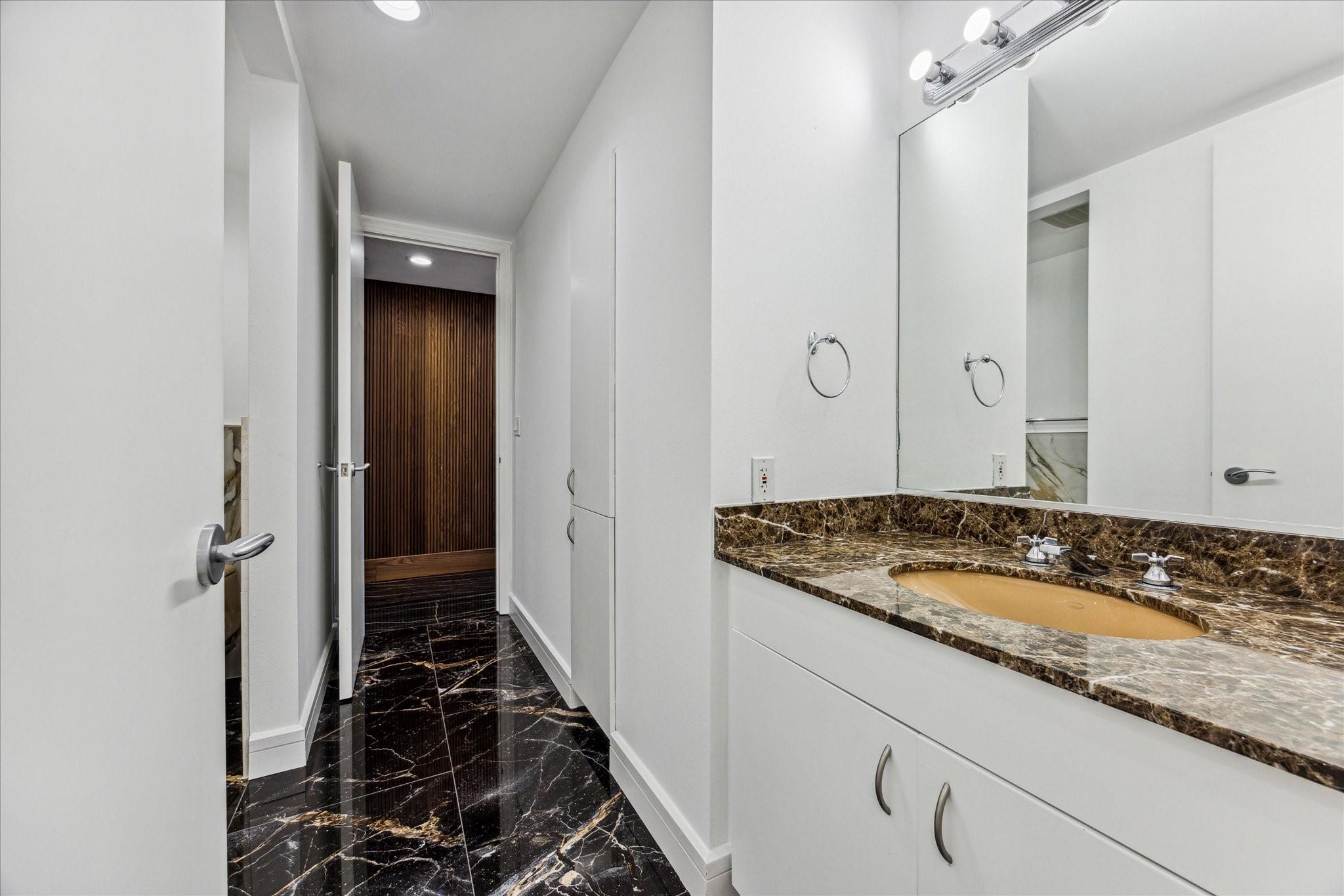 901 W 9th St # 401A, Austin, TX 78703