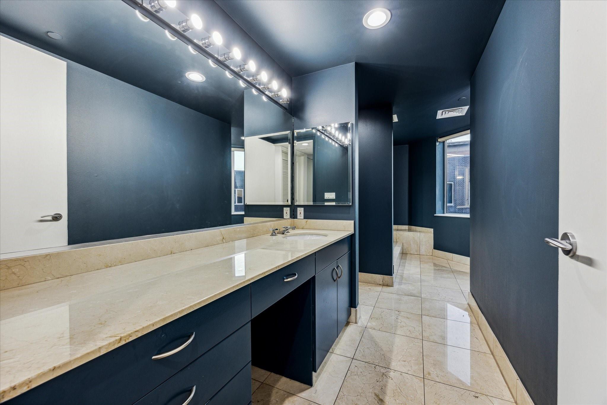 901 W 9th St # 401A, Austin, TX 78703