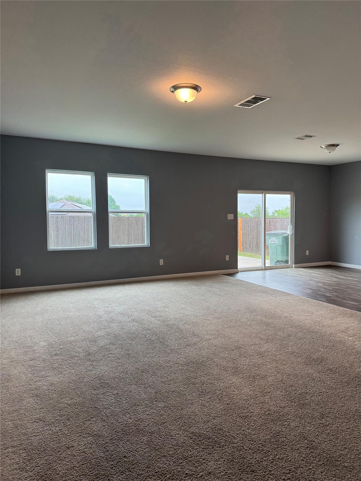 105 Rainey Dr, Jarrell, TX 76537