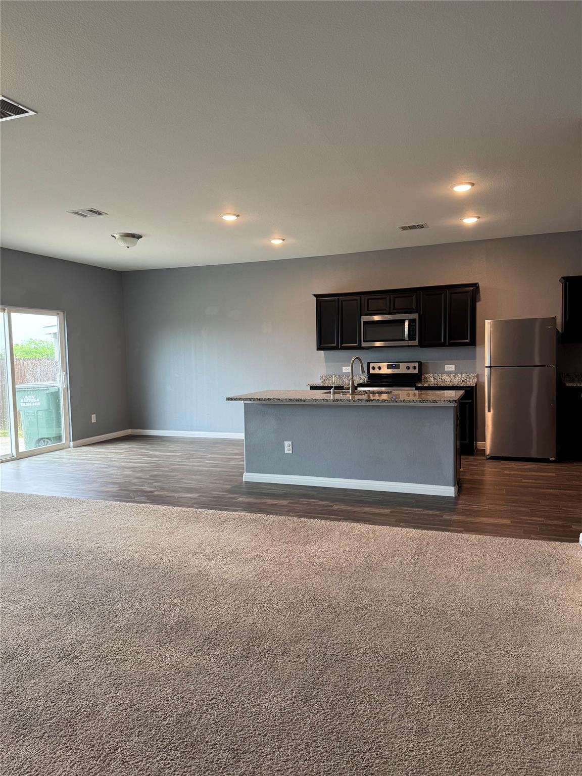 105 Rainey Dr, Jarrell, TX 76537