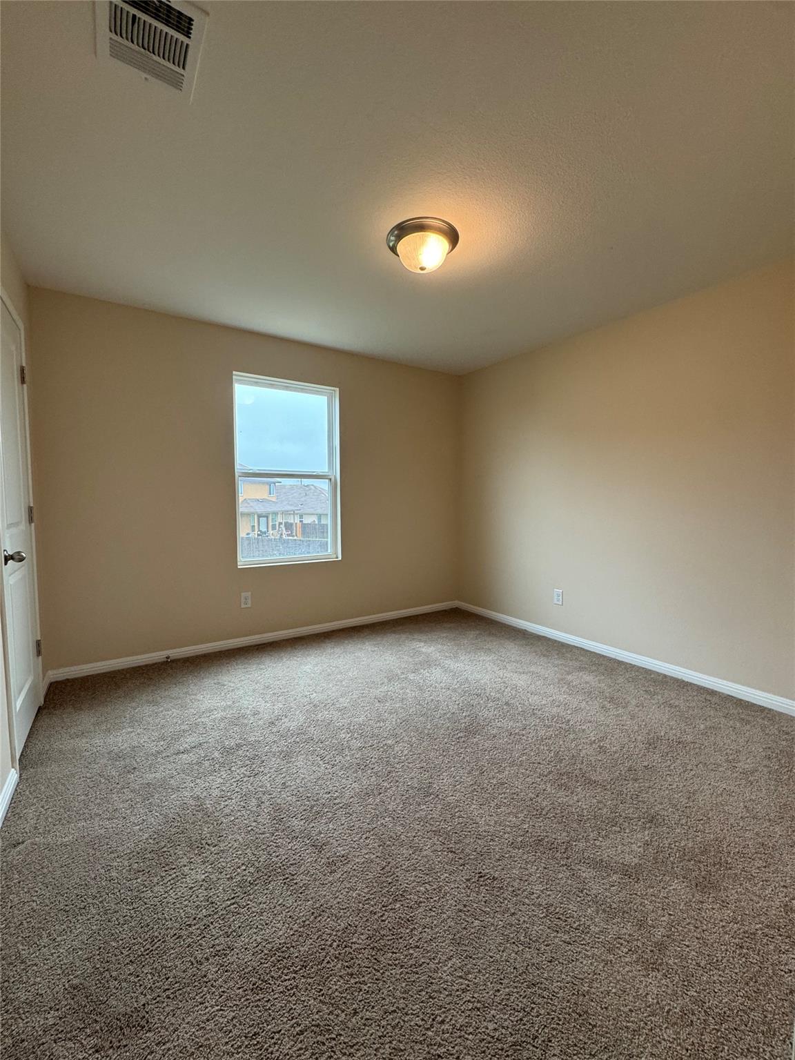 105 Rainey Dr, Jarrell, TX 76537