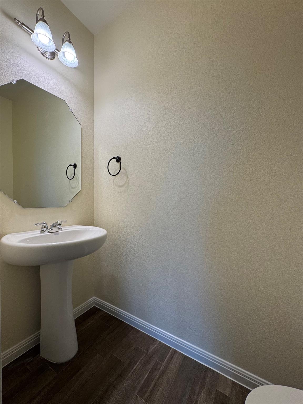 105 Rainey Dr, Jarrell, TX 76537
