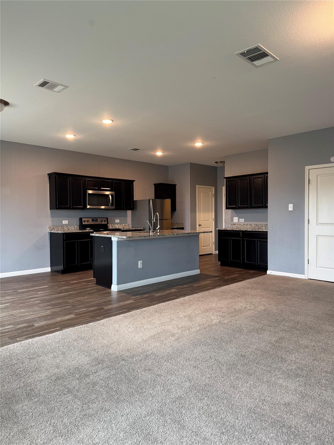 105 Rainey Dr, Jarrell, TX 76537