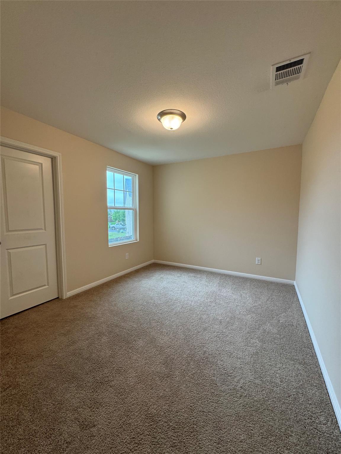 105 Rainey Dr, Jarrell, TX 76537