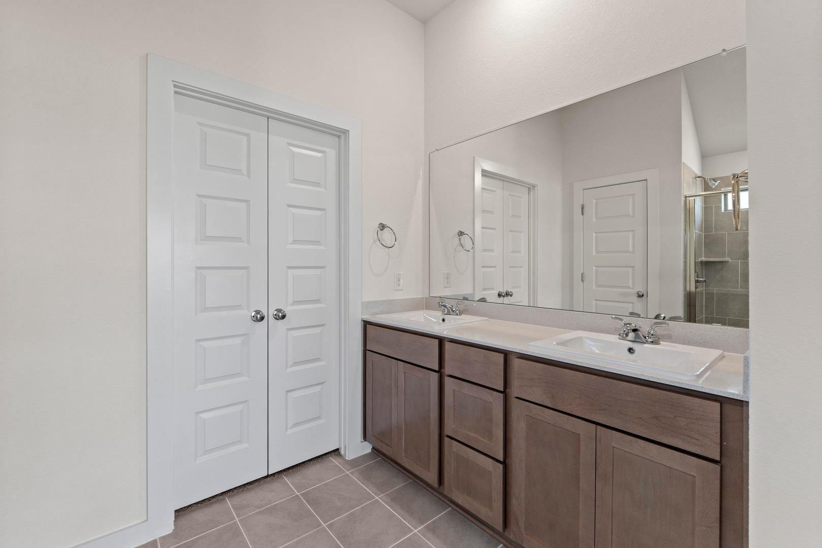 908 Universal Dr, Hutto, TX 78634