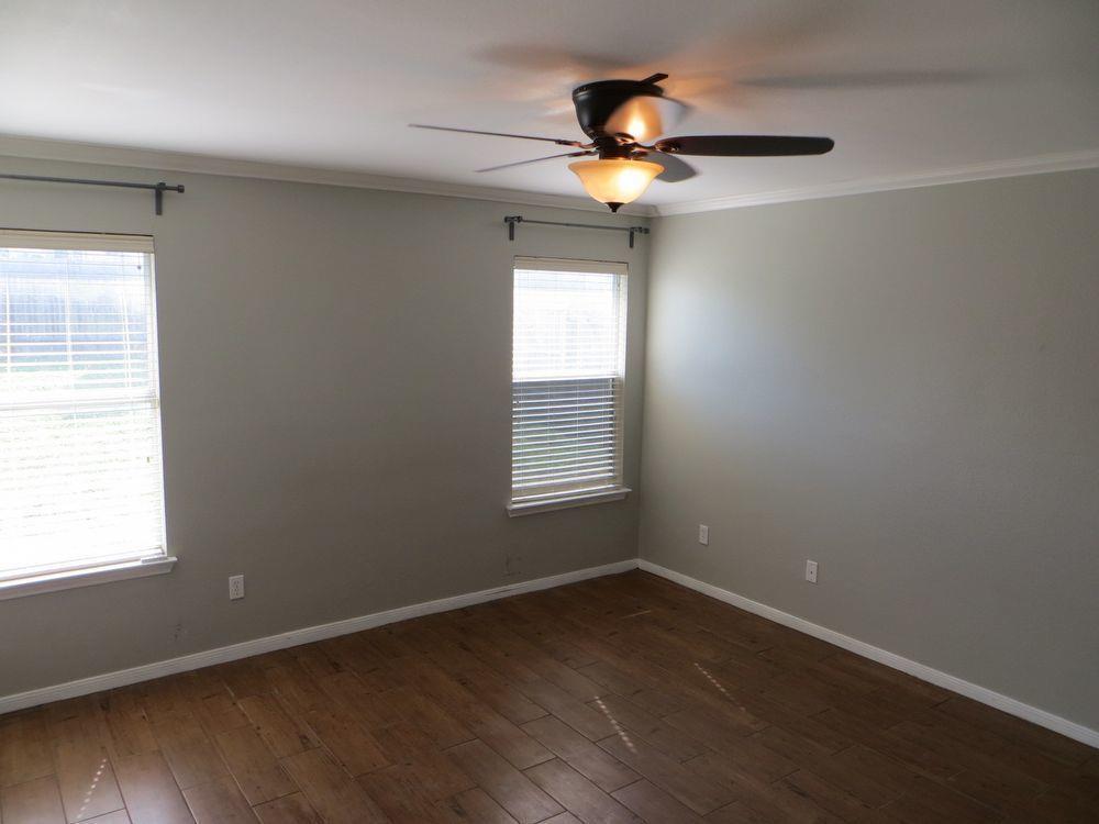 918 W South St, Leander, TX 78641