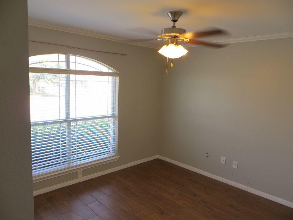 918 W South St, Leander, TX 78641