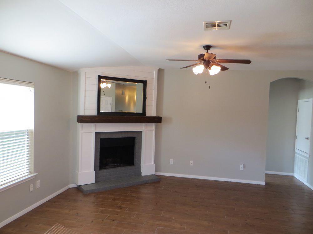 918 W South St, Leander, TX 78641