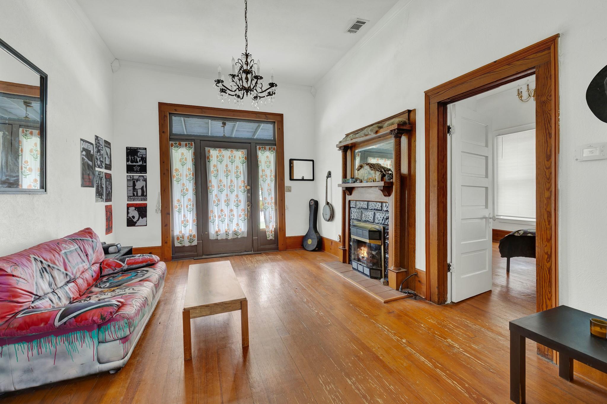223 N Bishop St, San Marcos, TX 78666