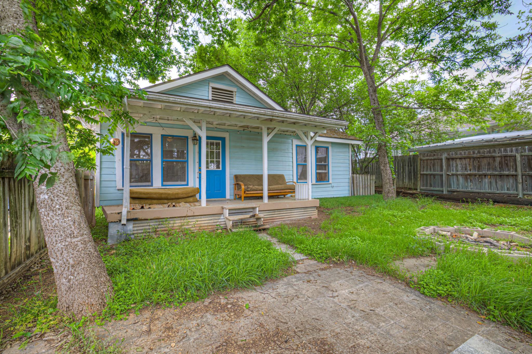 223 N Bishop St, San Marcos, TX 78666