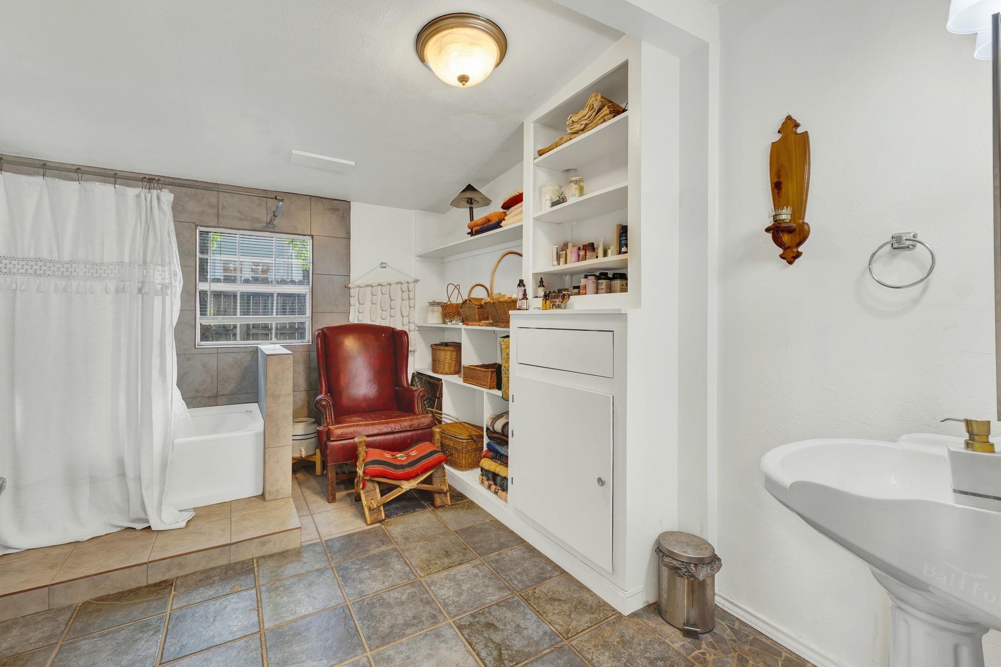 223 N Bishop St, San Marcos, TX 78666