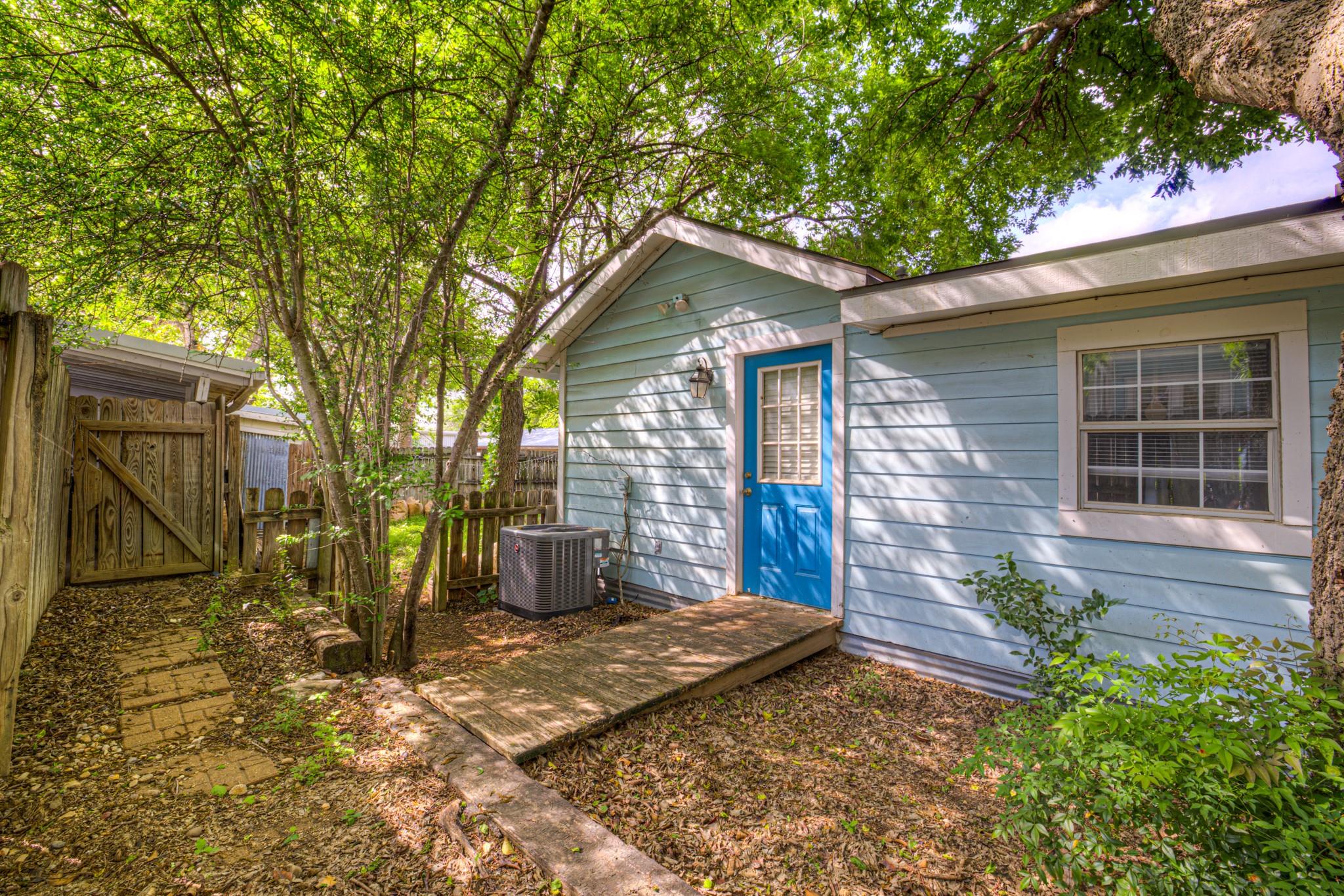 223 N Bishop St, San Marcos, TX 78666