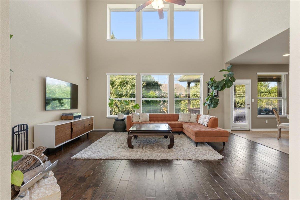 561 Stone View Trl, Austin, TX 78737