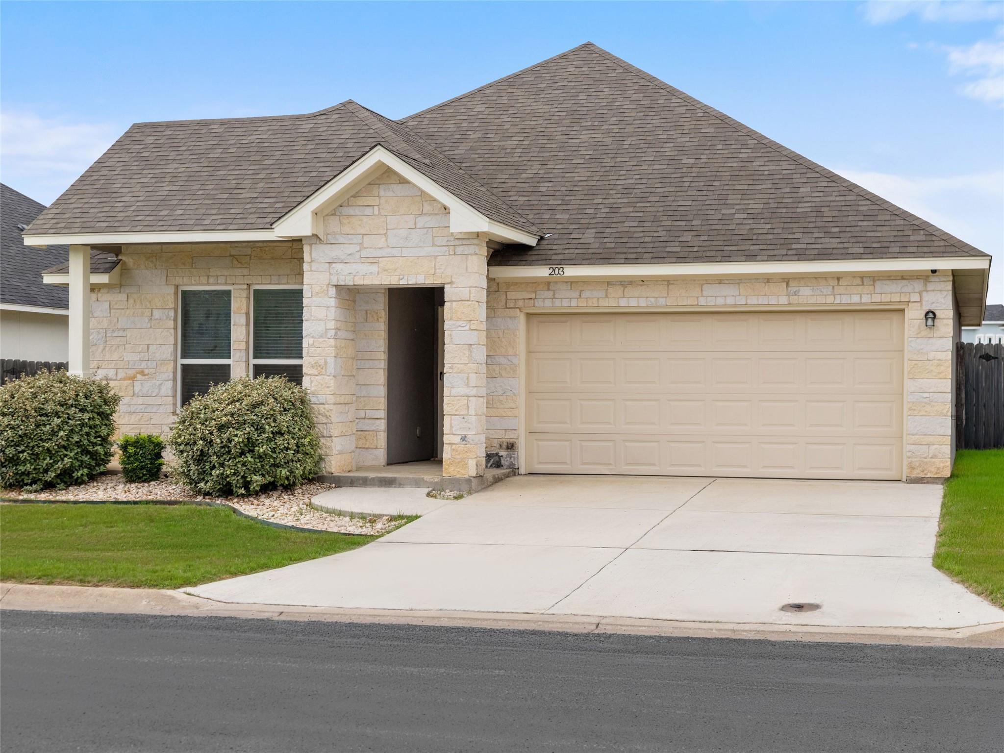 203 Winston Dr, Fredericksburg, TX 78624