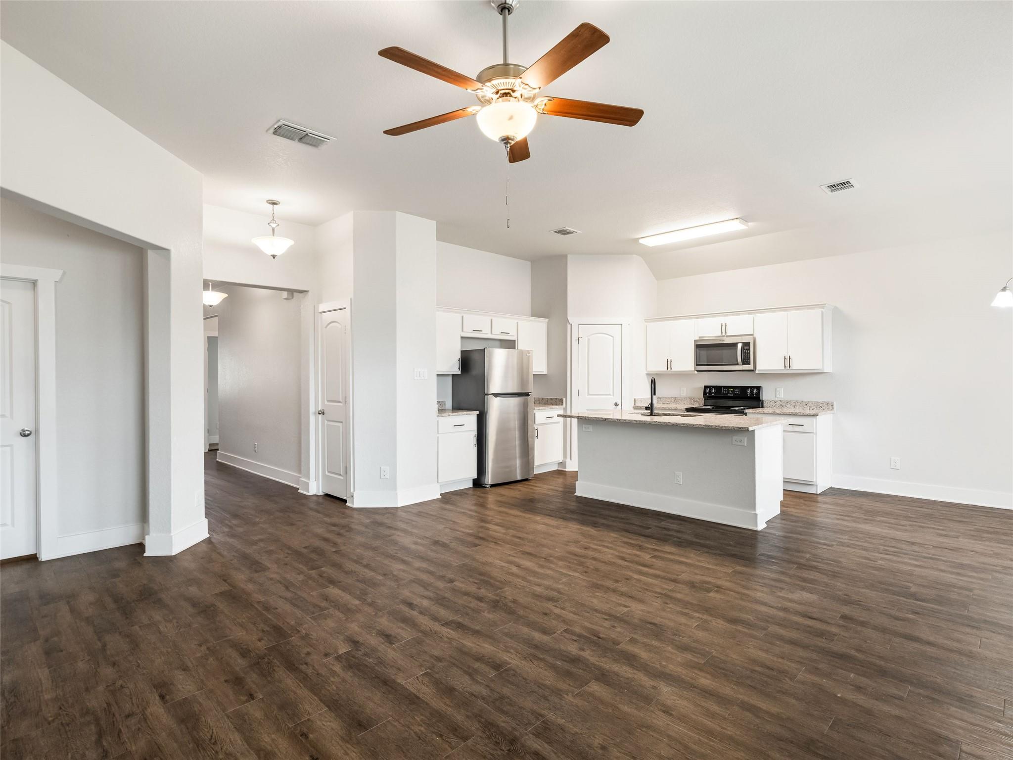203 Winston Dr, Fredericksburg, TX 78624