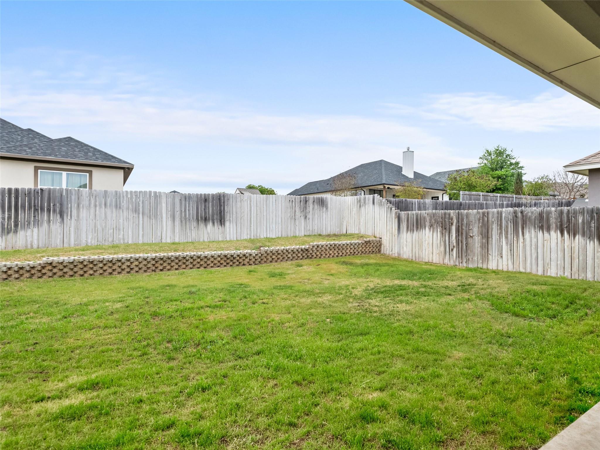 203 Winston Dr, Fredericksburg, TX 78624