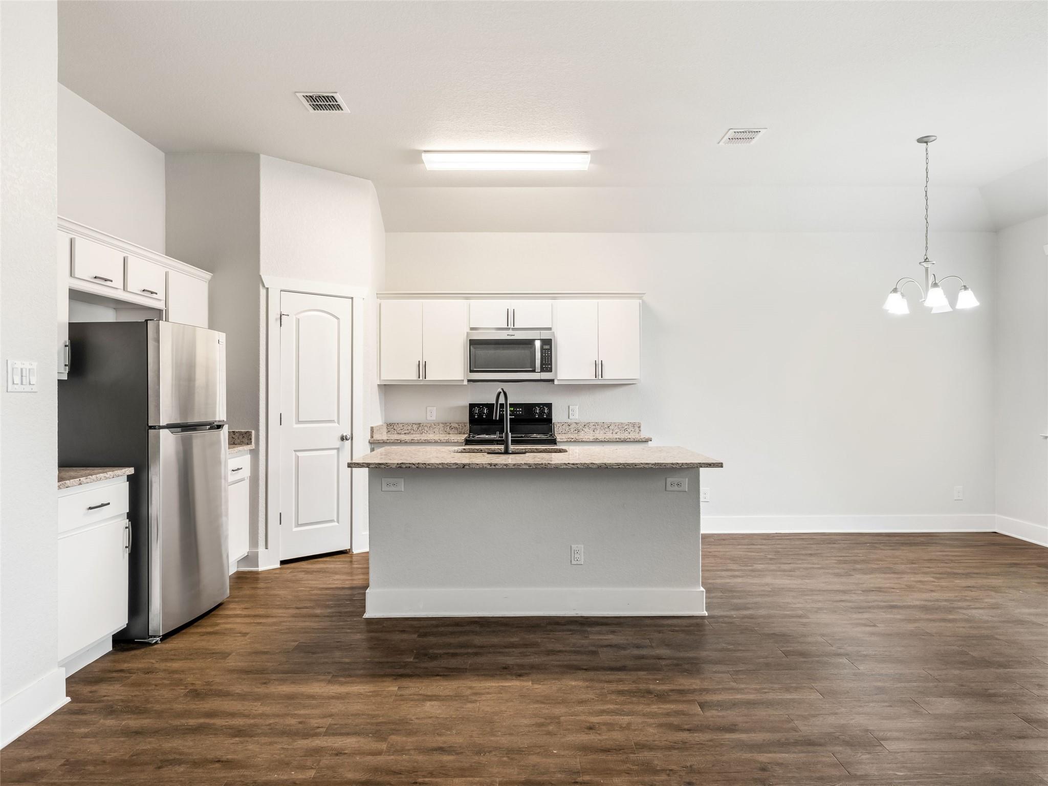 203 Winston Dr, Fredericksburg, TX 78624
