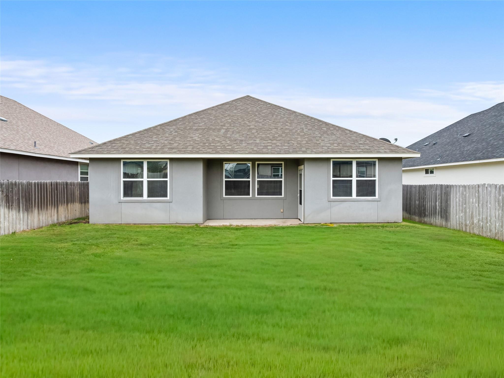 203 Winston Dr, Fredericksburg, TX 78624