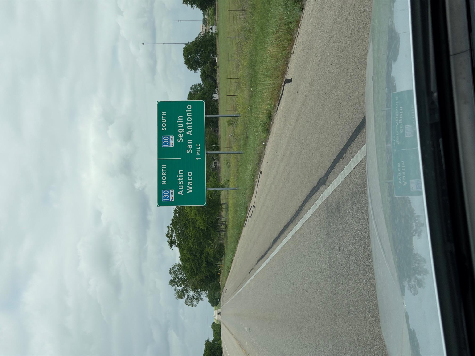 320 Airfield Rd, Fentress, TX 78622