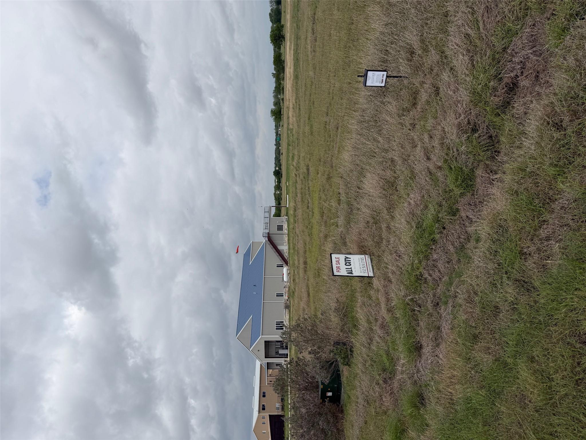 320 Airfield Rd, Fentress, TX 78622