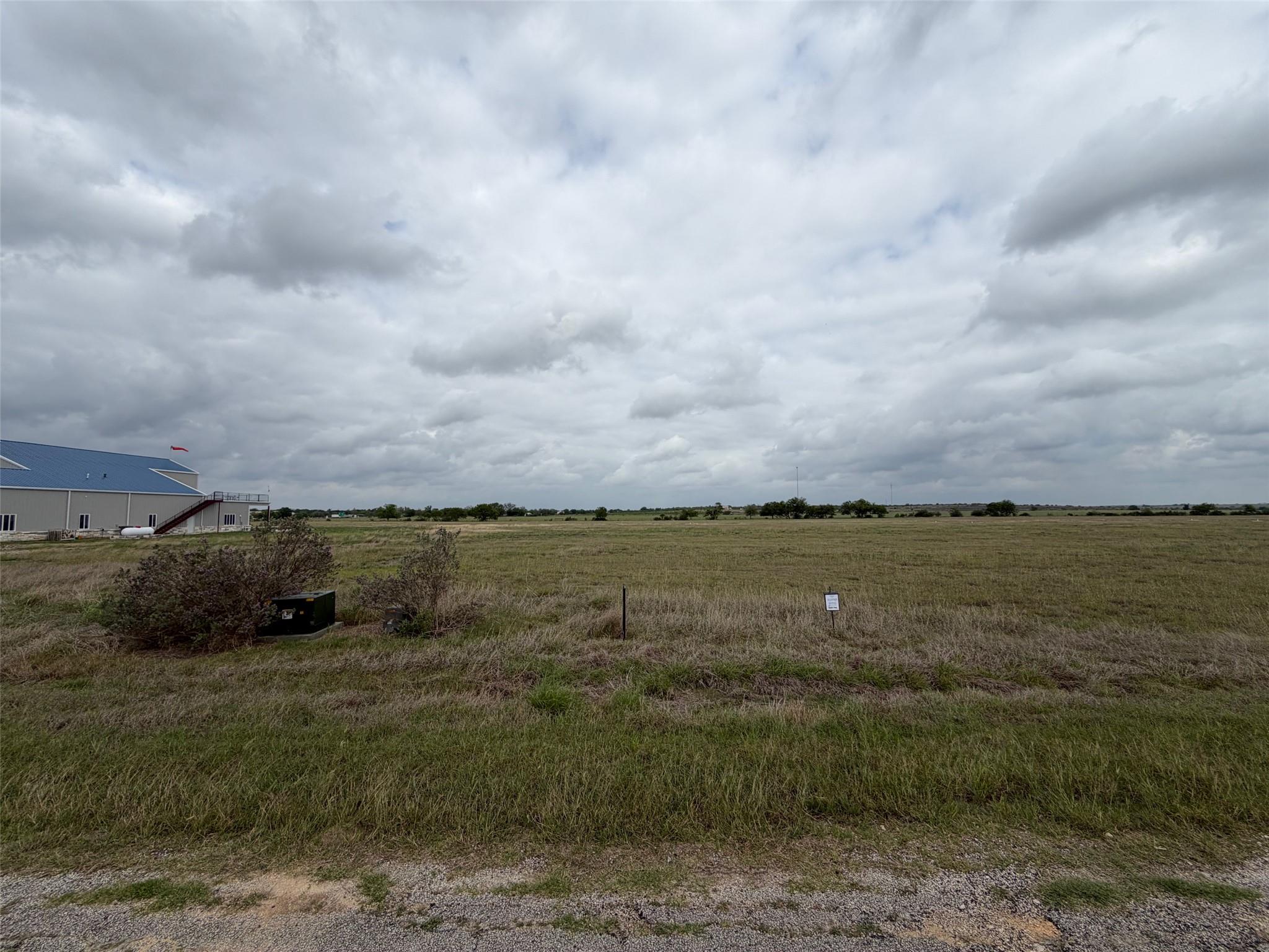 320 Airfield Rd, Fentress, TX 78622