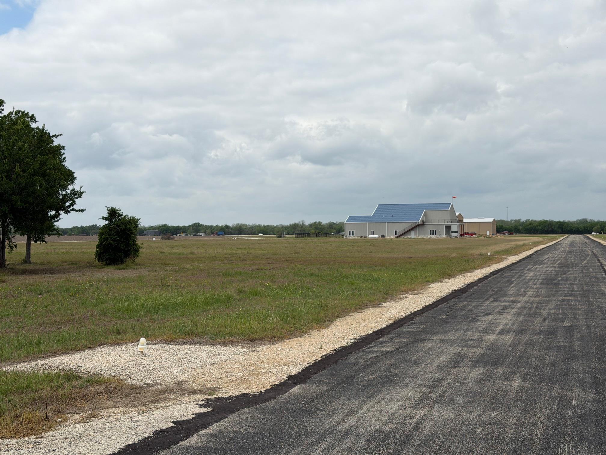 320 Airfield Rd, Fentress, TX 78622