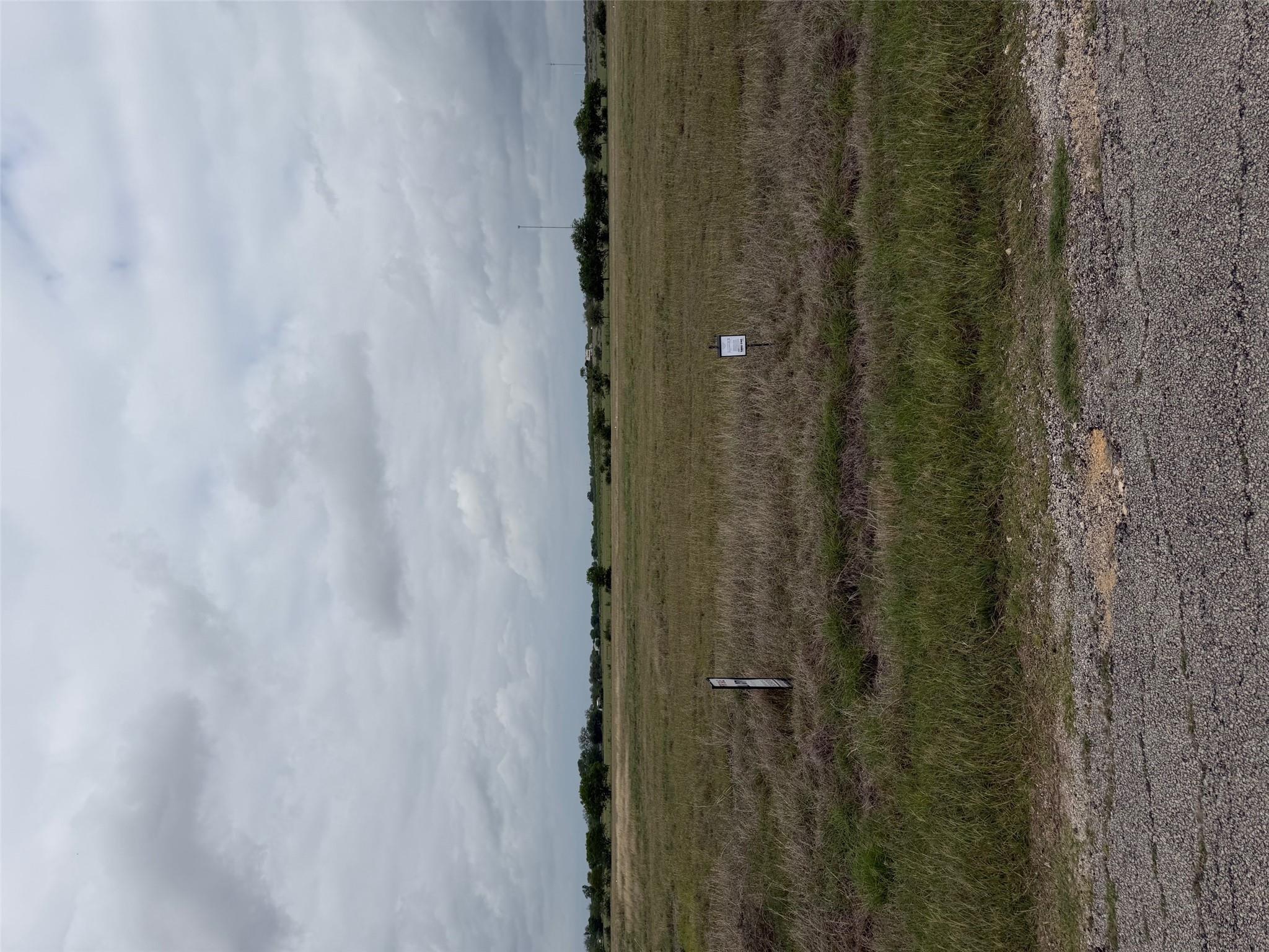 320 Airfield Rd, Fentress, TX 78622