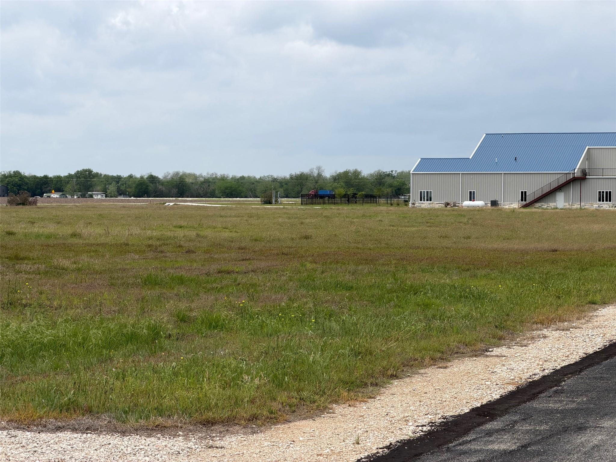 320 Airfield Rd, Fentress, TX 78622