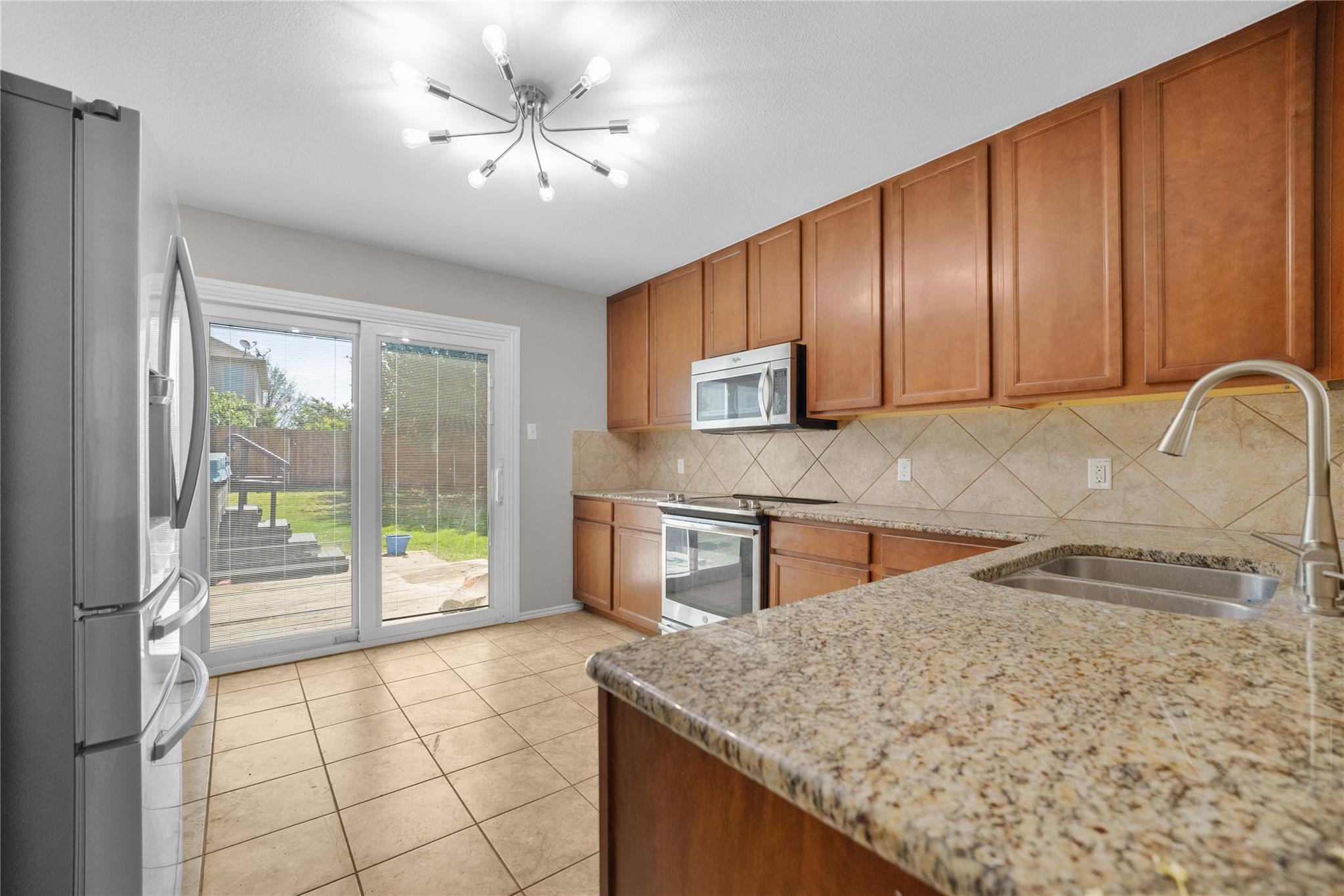 304 Kingfisher Ln, Leander, TX 78641