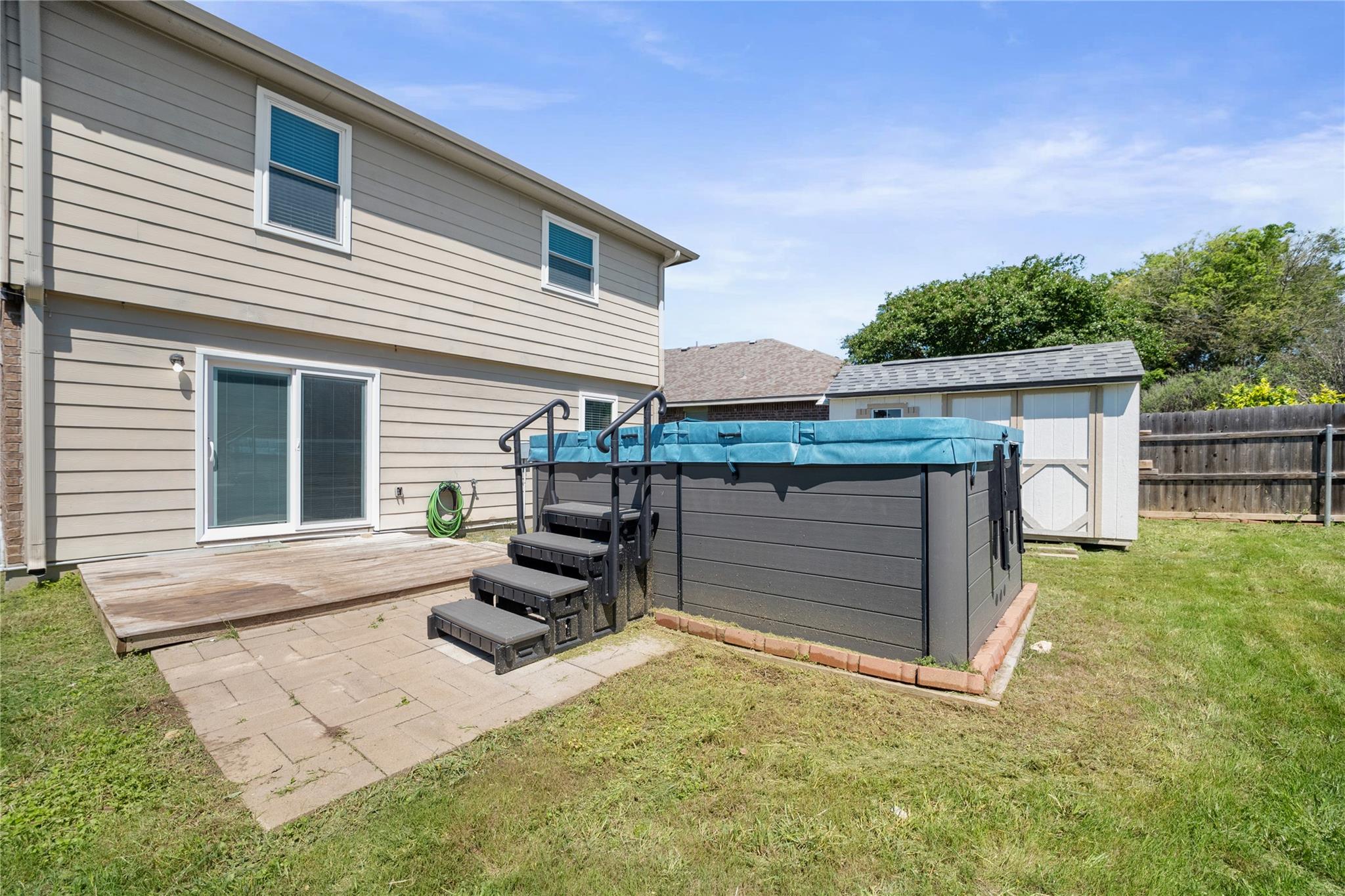 304 Kingfisher Ln, Leander, TX 78641