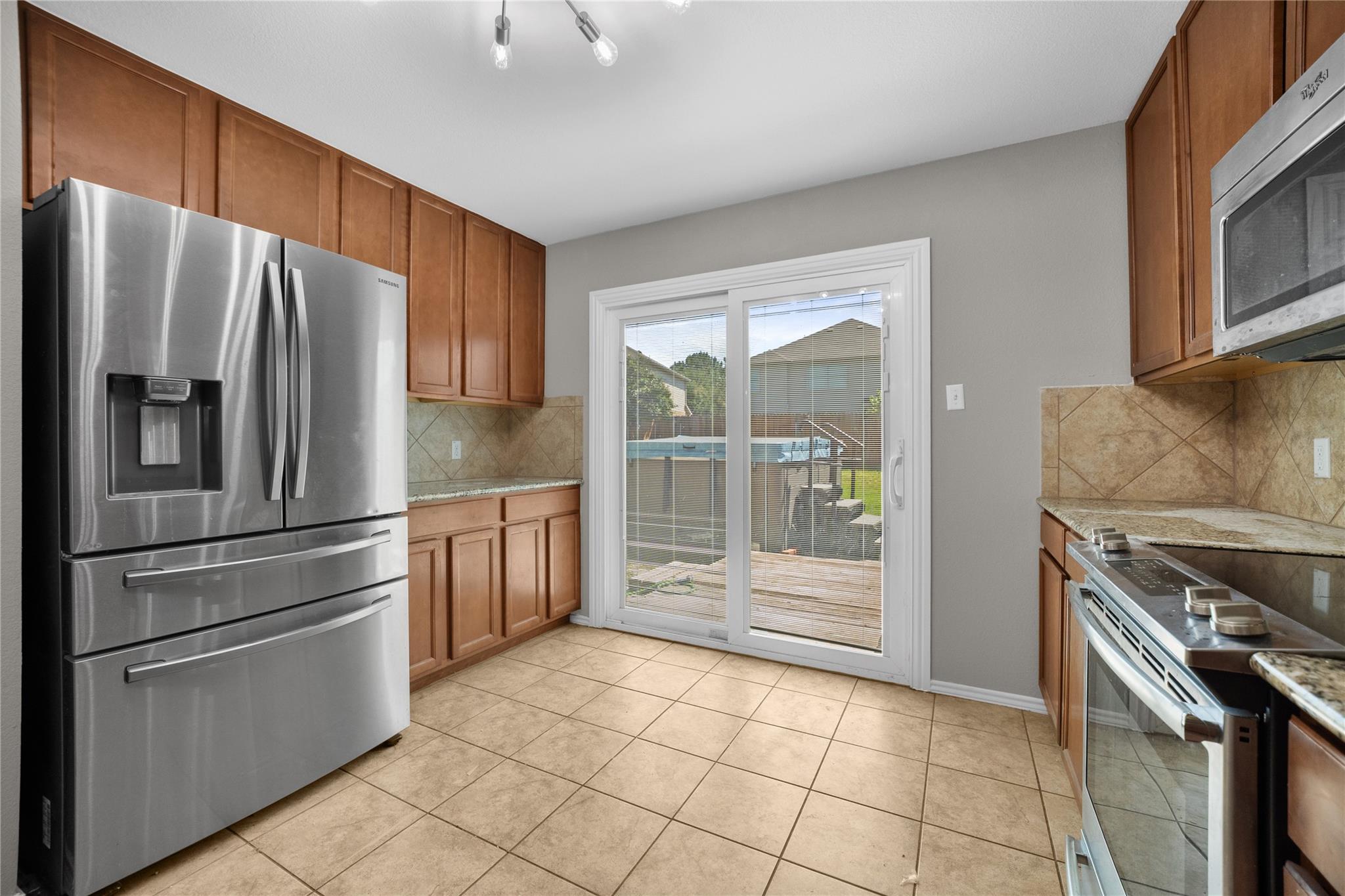 304 Kingfisher Ln, Leander, TX 78641