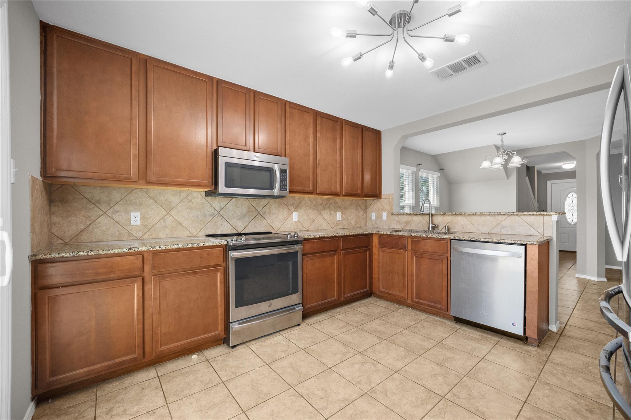 304 Kingfisher Ln, Leander, TX 78641