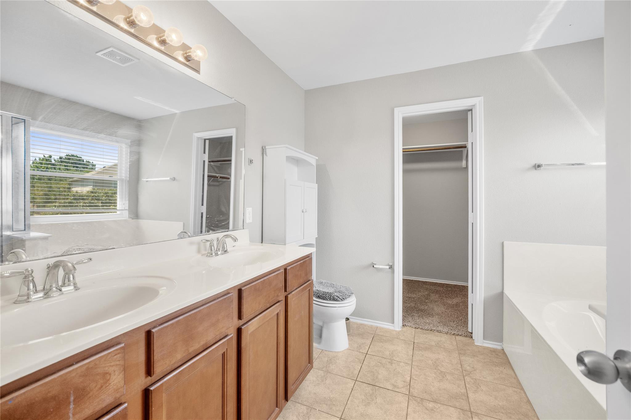 304 Kingfisher Ln, Leander, TX 78641