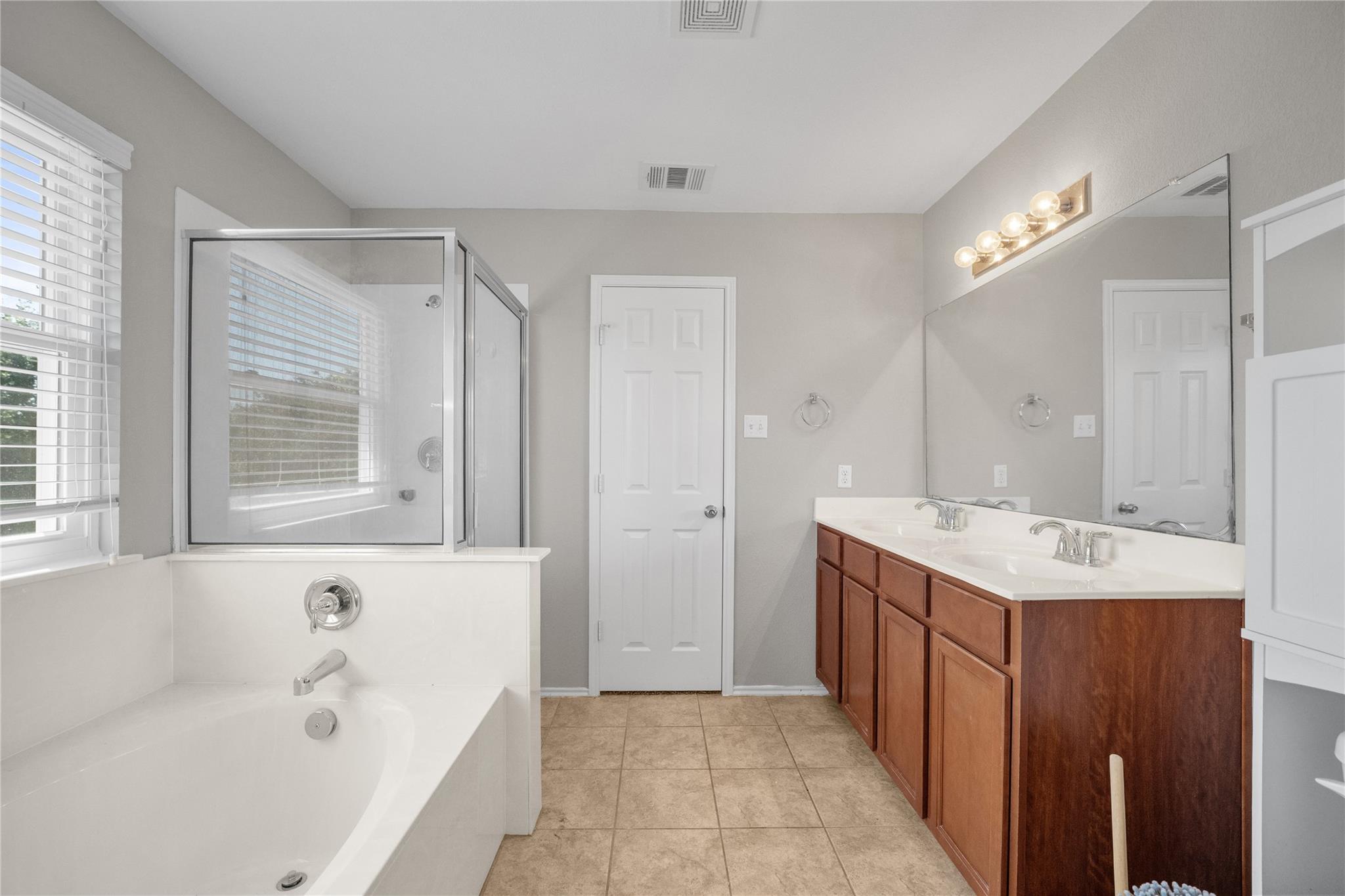 304 Kingfisher Ln, Leander, TX 78641