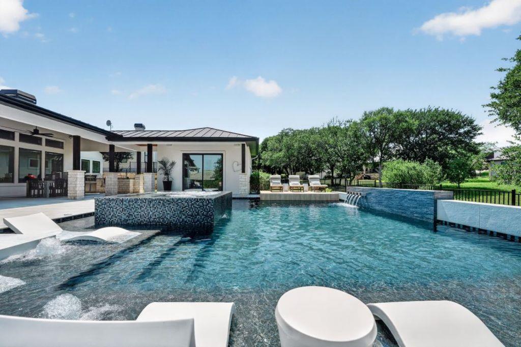 2902 Bay West Blvd, Horseshoe Bay, TX 78657