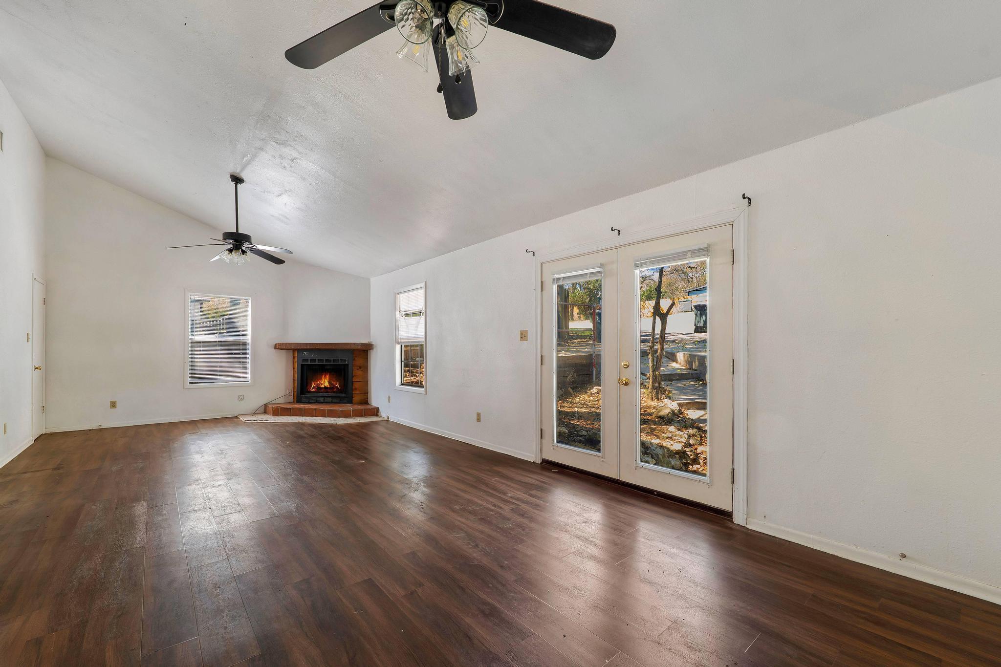 903-905 Hillyer St, San Marcos, TX 78666