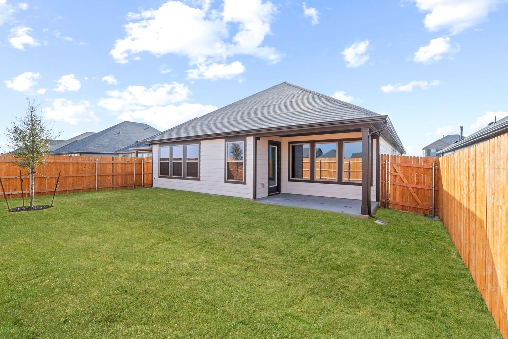 1000 Universal Dr, Hutto, TX 78634