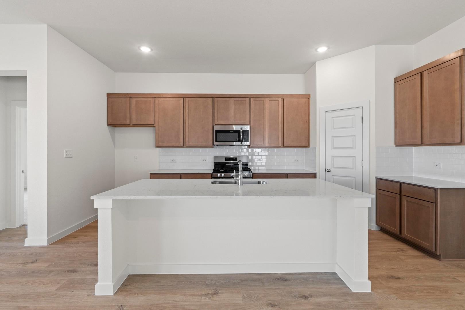 1000 Universal Dr, Hutto, TX 78634