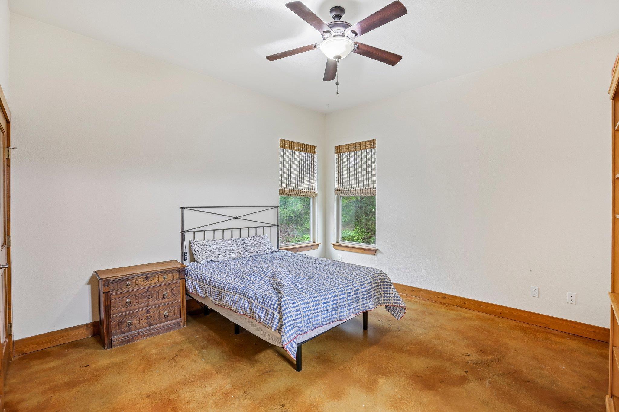 267 Corral Rd, Smithville, TX 78957