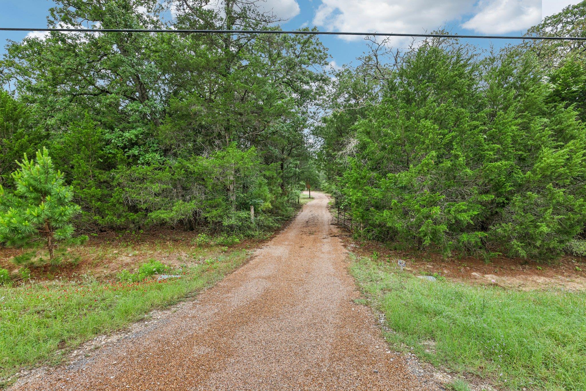 267 Corral Rd, Smithville, TX 78957