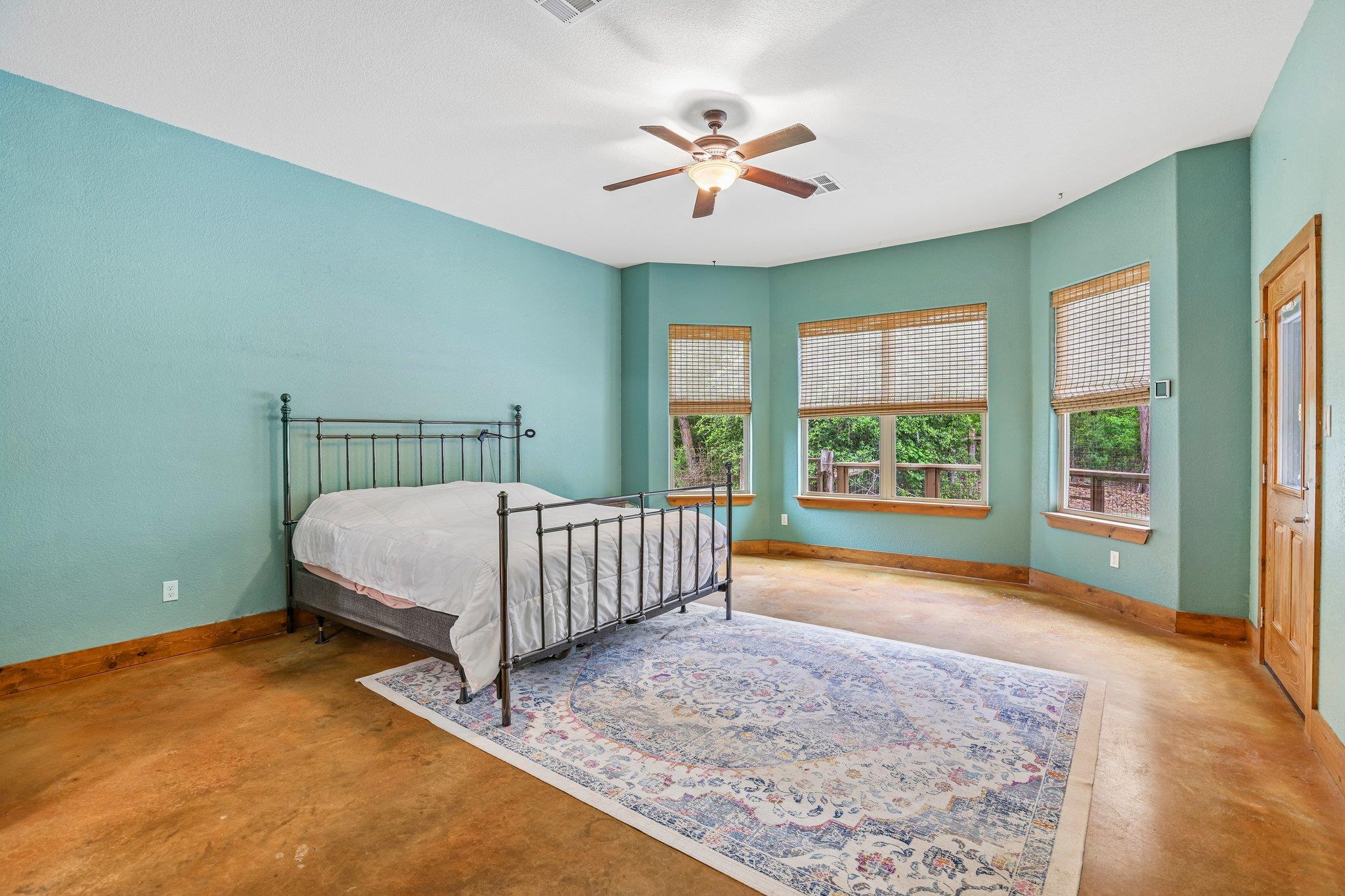 267 Corral Rd, Smithville, TX 78957