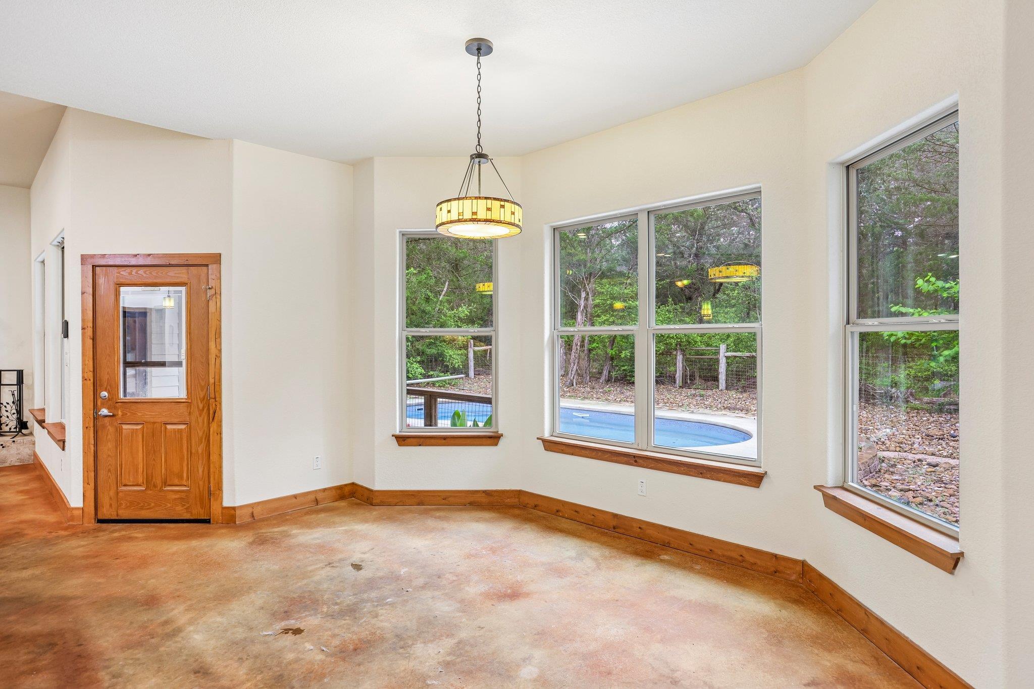 267 Corral Rd, Smithville, TX 78957