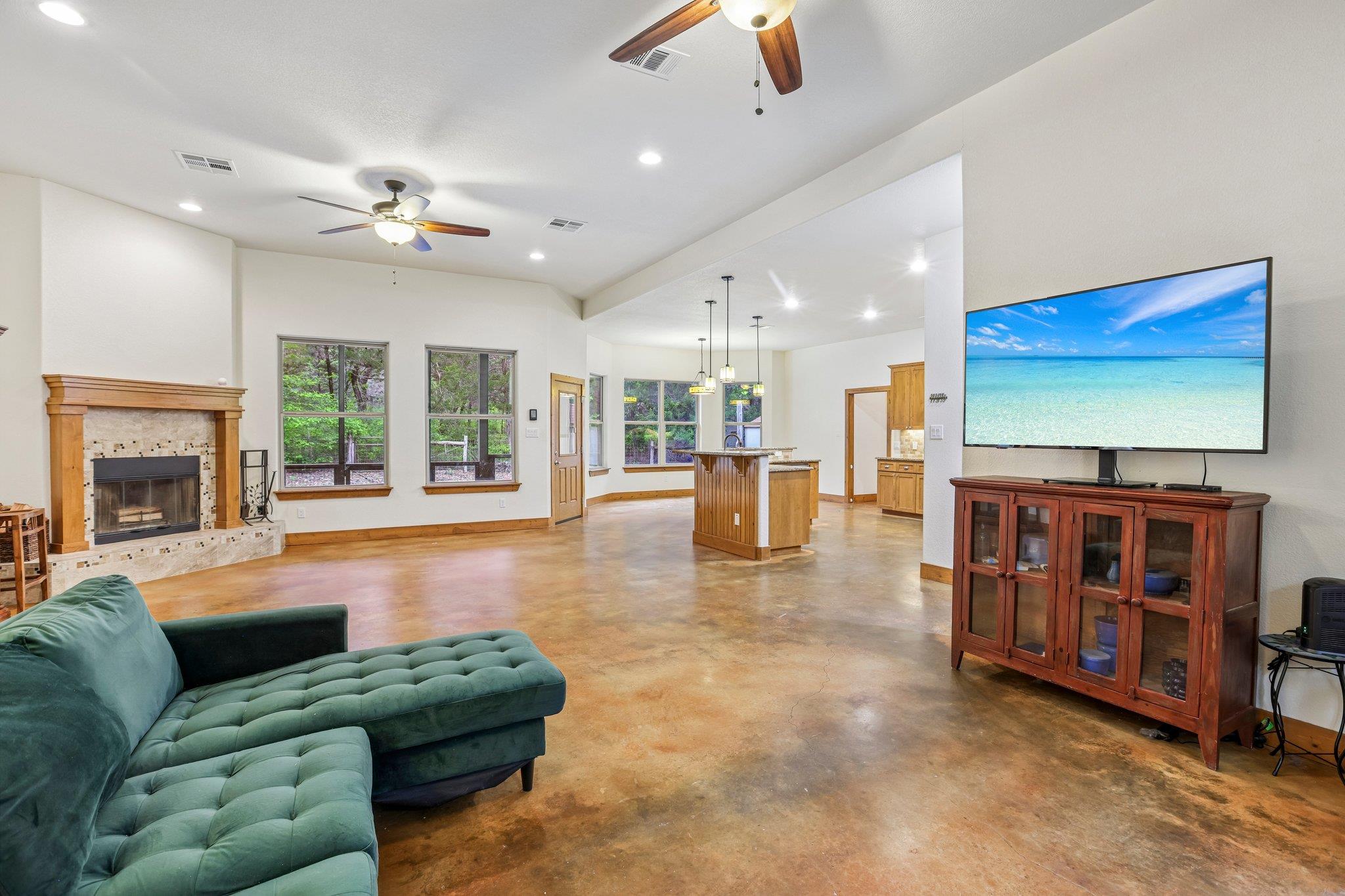 267 Corral Rd, Smithville, TX 78957