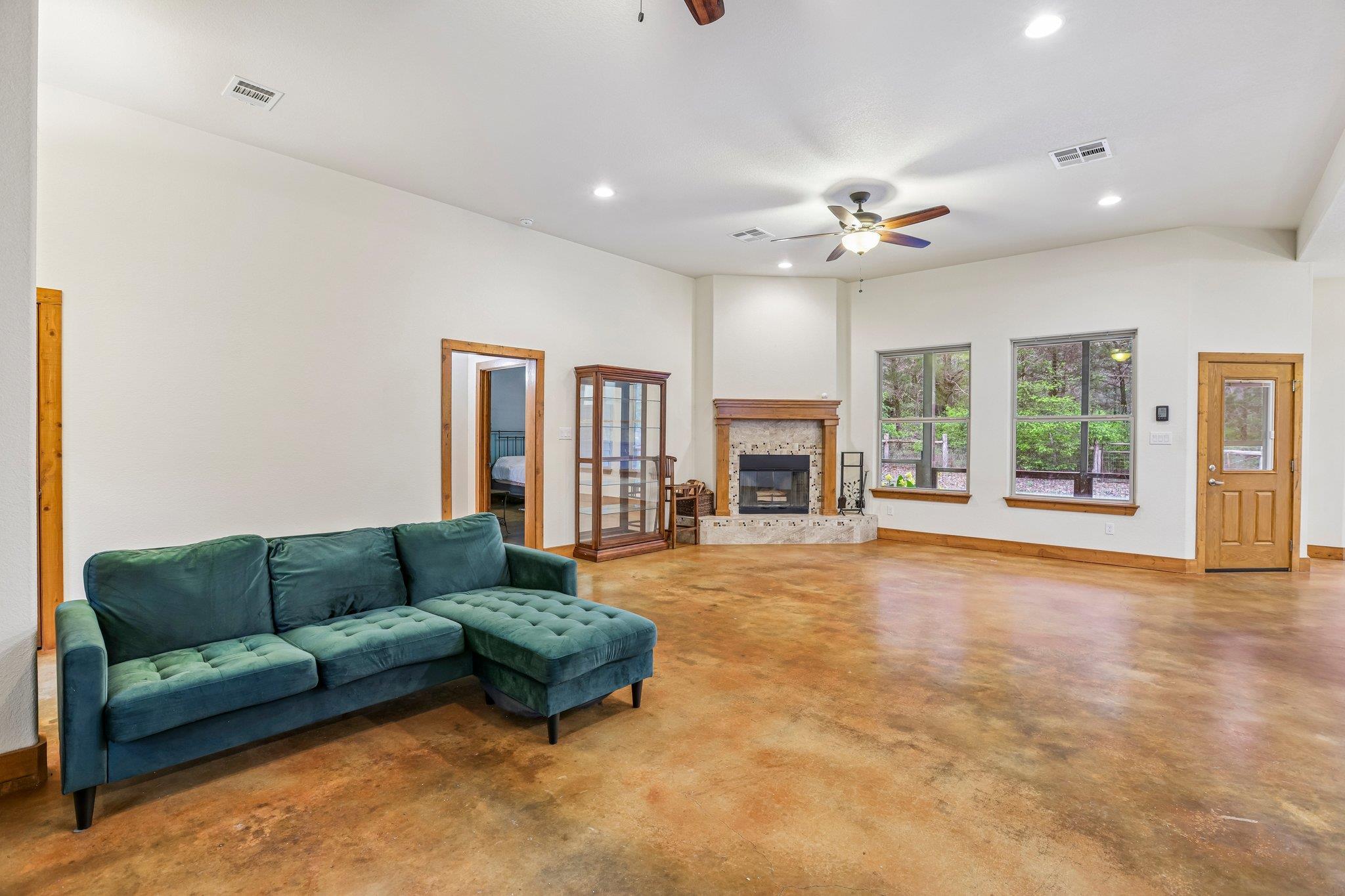 267 Corral Rd, Smithville, TX 78957