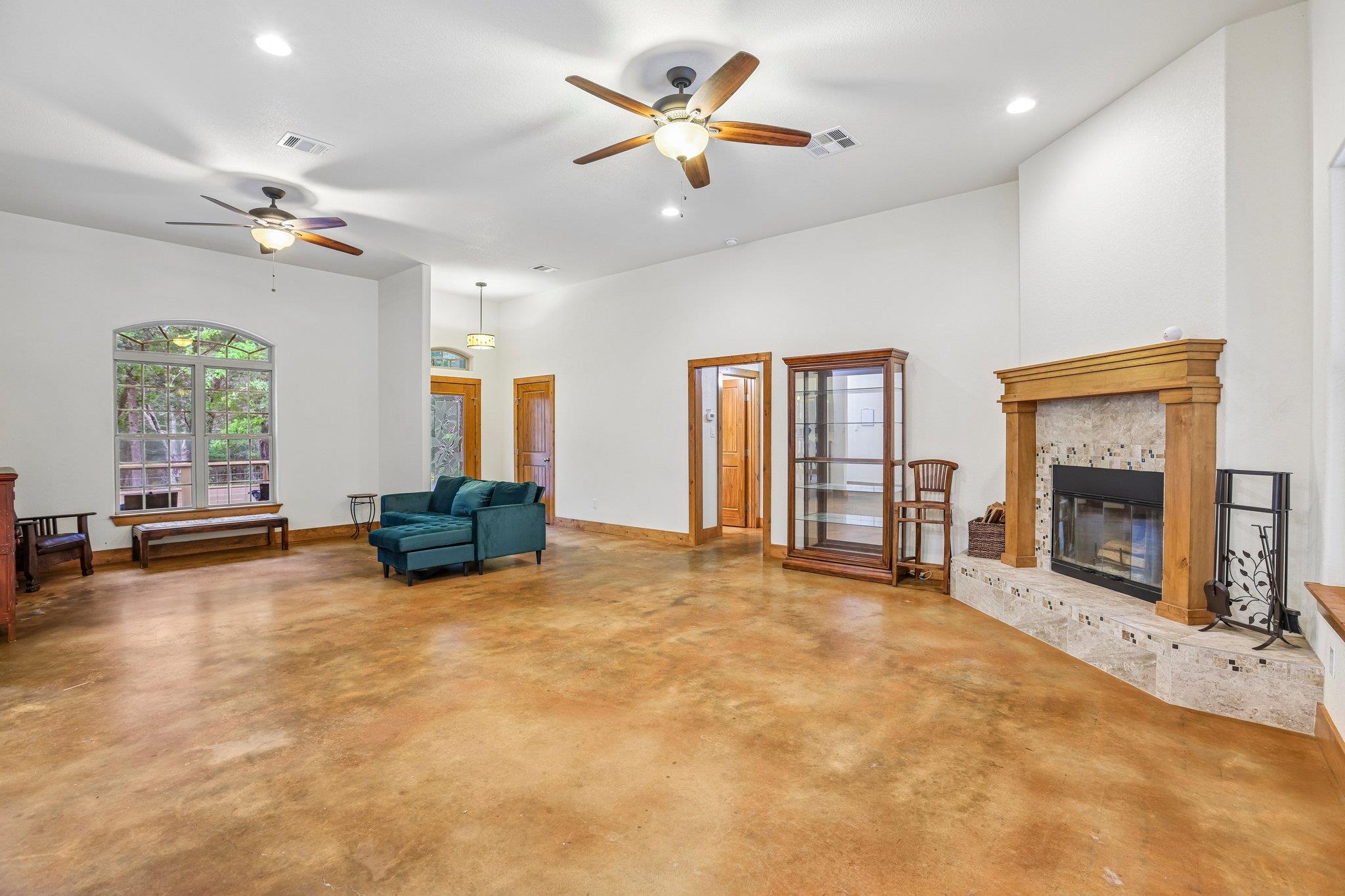 267 Corral Rd, Smithville, TX 78957