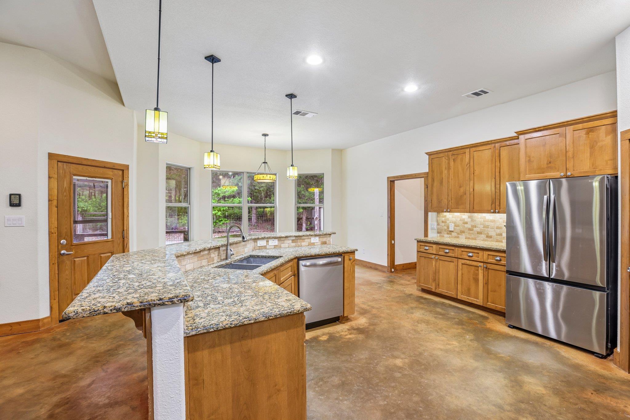 267 Corral Rd, Smithville, TX 78957
