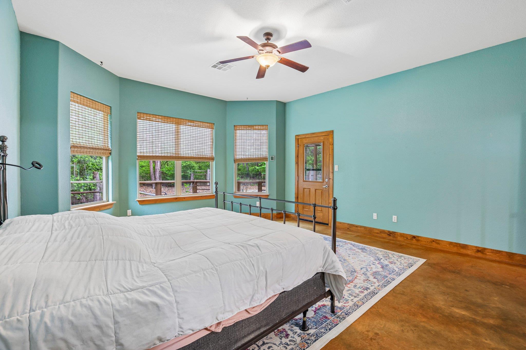 267 Corral Rd, Smithville, TX 78957