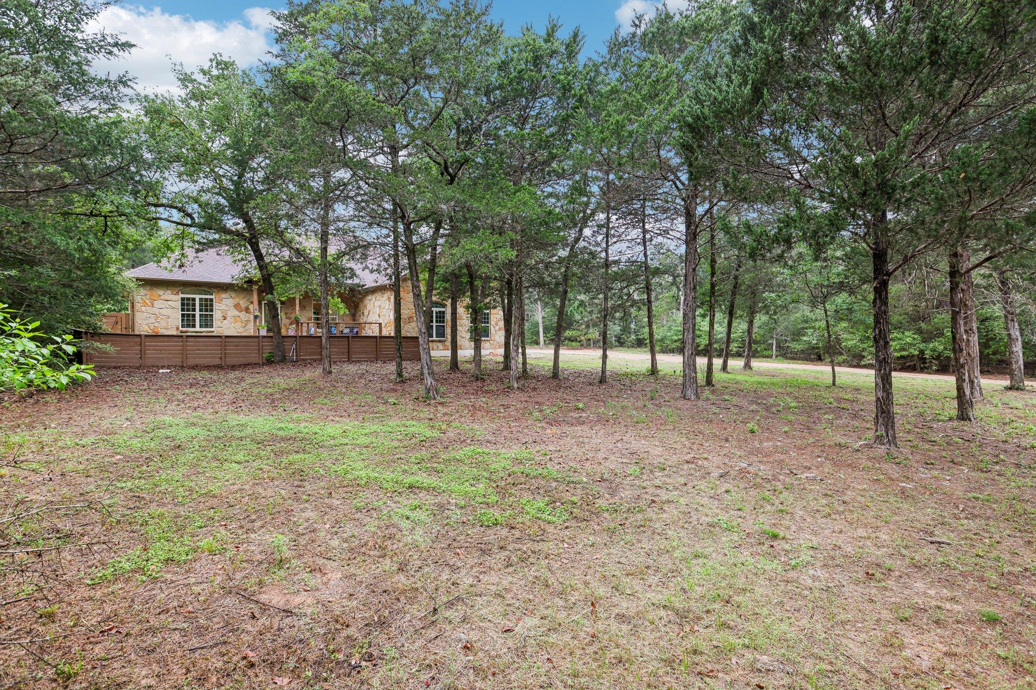 267 Corral Rd, Smithville, TX 78957
